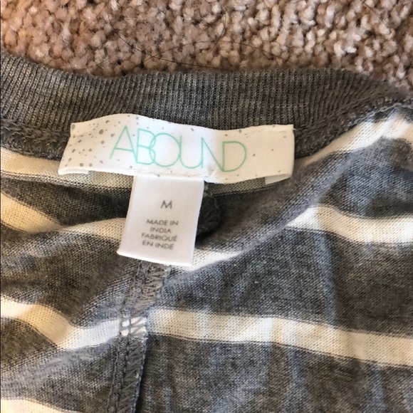 2/$25 💗 NWT striped tee - Picture 2 of 3